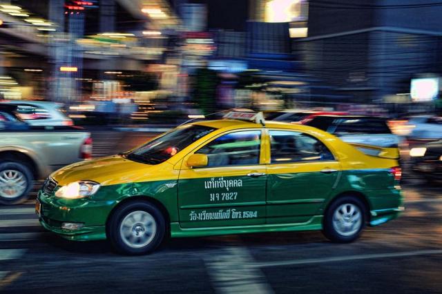 タイ　タクシー