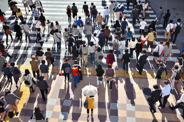 日本　人口　8年連続　減少　減少数　約43万人
