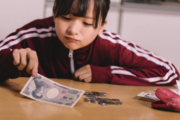 東京　住む　２０代　平均給与　２４０万